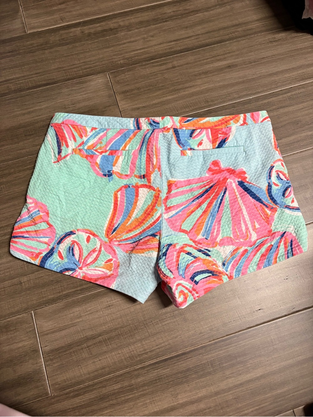 Lilly Pulitzer Mint Multi Shell-Print Shorts - Picture 2 of 3